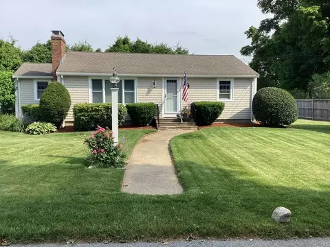 8 Saco Ave, Pocasset, MA 02559