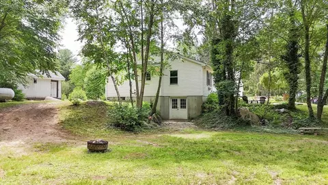Exterior - 90 Maple St, Douglas, MA 01516 photo 2 of 9