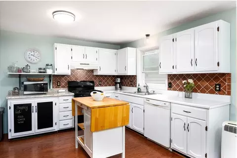 Kitchen - 90 Maple St, Douglas, MA 01516 photo 1 of 2