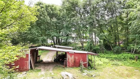 Exterior - 90 Maple St, Douglas, MA 01516 photo 6 of 9