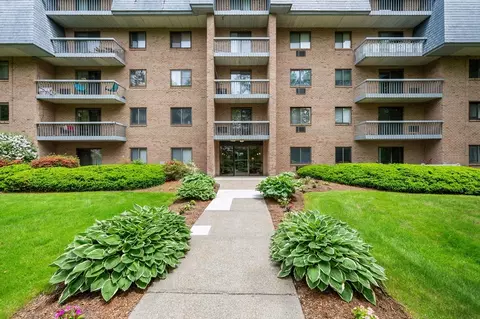 65 Commons Dr #603, Shrewsbury, MA 01545