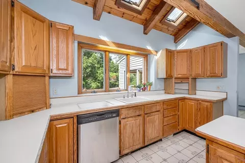 Kitchen - 8 Horseshoe Dr, Acton, MA 01720 photo 5 of 6