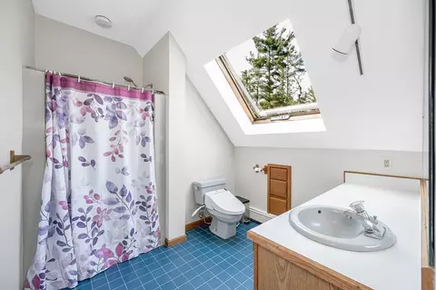 Bath - 8 Horseshoe Dr, Acton, MA 01720 photo 3 of 5