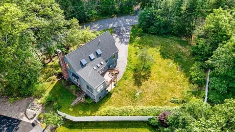 8 Horseshoe Dr, Acton, MA 01720