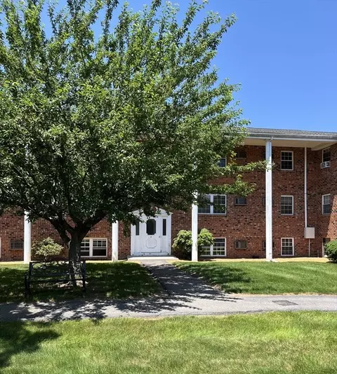 89 Pleasant St #B4, Medfield, MA 02052