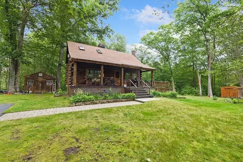 18 Birch Rd, Hamilton, MA 01982