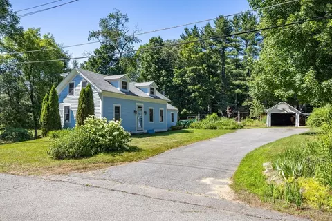 8 Smith St, Townsend, MA 01469 photo 2