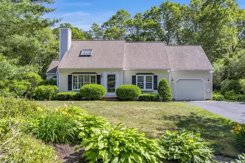 241 Olde Homestead Dr, Marstons Mills, MA 02648
