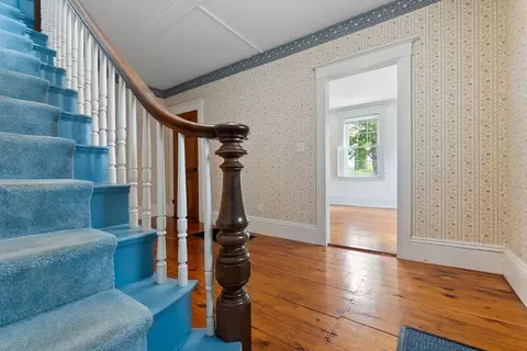 Entry Way - 7 Martin St, Danvers, MA 01923 photo 5 of 8