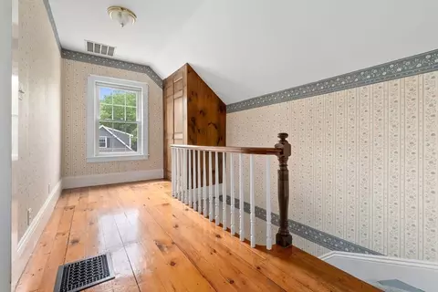 Entry Way - 7 Martin St, Danvers, MA 01923 photo 7 of 8