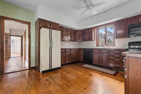 Entry Way - 7 Martin St, Danvers, MA 01923 photo 3 of 8