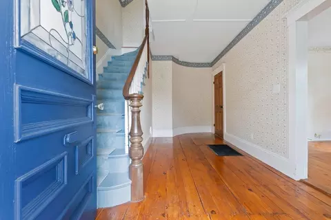Entry Way - 7 Martin St, Danvers, MA 01923 photo 1 of 8