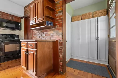 Entry Way - 7 Martin St, Danvers, MA 01923 photo 4 of 8