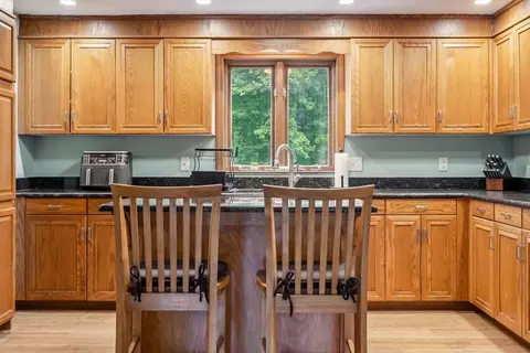 Kitchen - 32 Berkeley, Pelham, NH 03076 photo 3 of 4