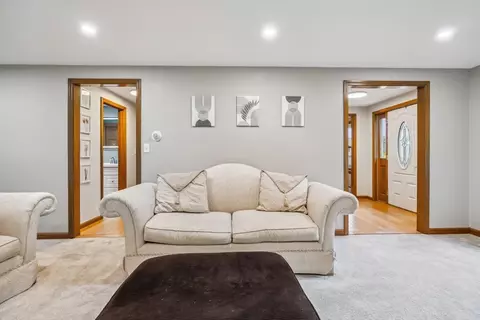 Entry Way - 32 Berkeley, Pelham, NH 03076 photo 2 of 3