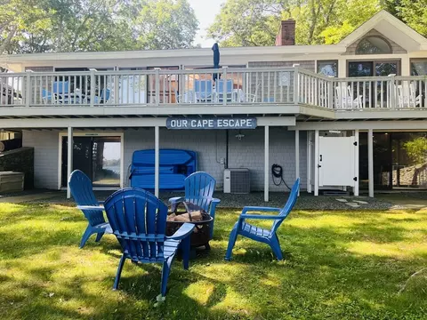 233 Hooppole Rd, Mashpee, MA 02649