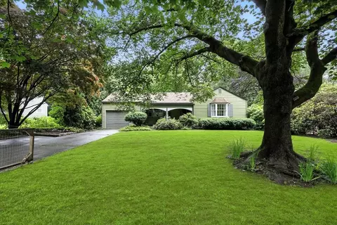 149 N Main St, South Hadley, MA 01075