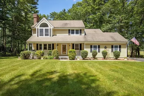 290 Mendell Rd, Rochester, MA 02770