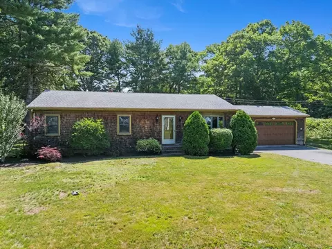 13 Abraham Ave, Freetown, MA 02717