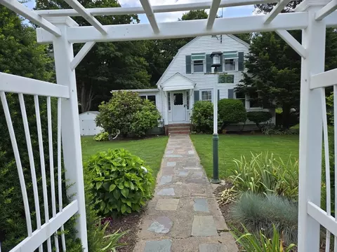 38 N West St, Feeding Hills, MA 01030
