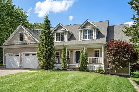 10 Gloucester Rd, Westwood, MA 02090