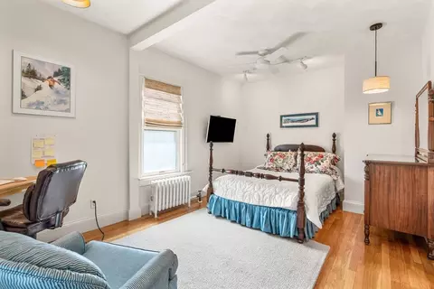 Bedroom - 25 Autumn St, Everett, MA 02149 photo 2 of 5