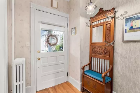 Entry Way - 25 Autumn St, Everett, MA 02149 photo 2 of 5