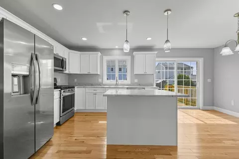 218 Tuttle St, Fall River, MA 02724 photo 6