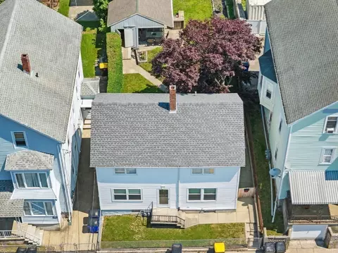 560 Palmer St, Fall River, MA 02721
