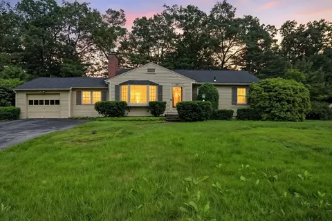 30 Western Cir, Westfield, MA 01085
