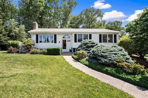11 Sherwood Dr, Norwood, MA 02062