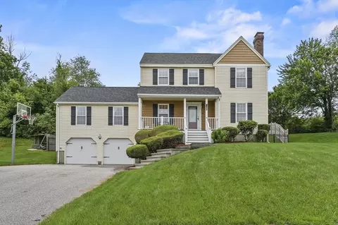 37 Fox Meadow Dr, Worcester, MA 01602
