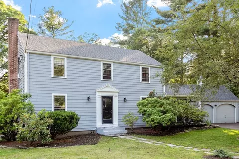 26 Wing Rd, Lynnfield, MA 01940