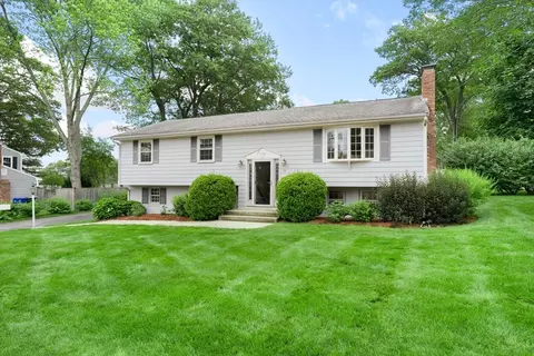 14 Sunnyside Ln, Milford, MA 01757