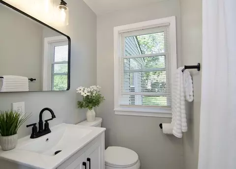 Bath - 100 Haskin St, Springfield, MA 01109 photo 1 of 2