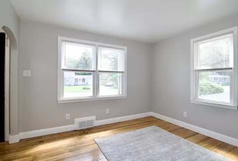 Living - 100 Haskin St, Springfield, MA 01109 photo 2 of 7