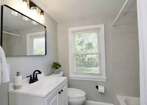 Bath - 100 Haskin St, Springfield, MA 01109 photo 2 of 2