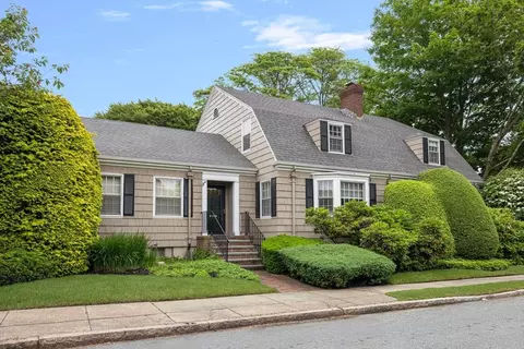 90 Cottage St, New Bedford, MA 02740