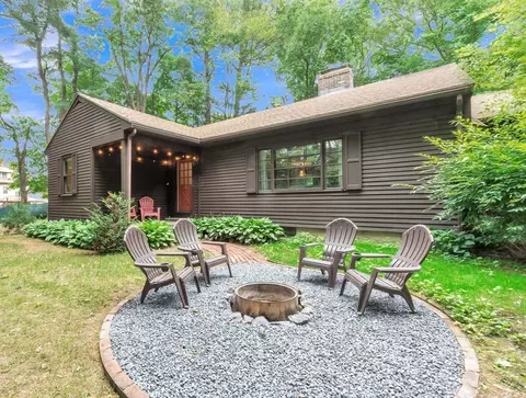 90 Park St, Hudson, MA 01749