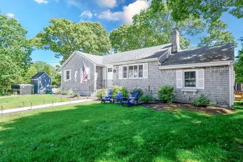 8 Highland View Ave, Mattapoisett, MA 02739
