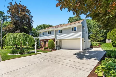 29 Stillman Rd, Lynnfield, MA 01940