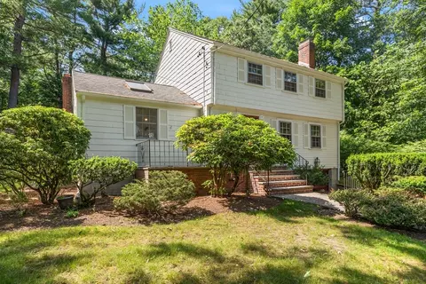 3 Marshall St, North Reading, MA 01864