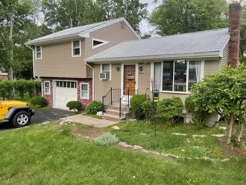 16 Indian Run Rd, Bellingham, MA 02019