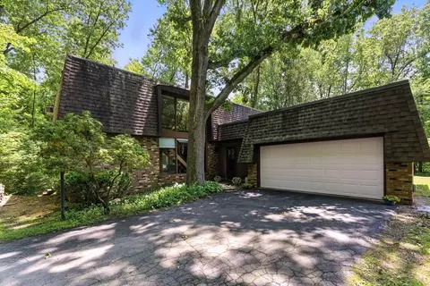 26 Ashfield Ln, South Hadley, MA 01075