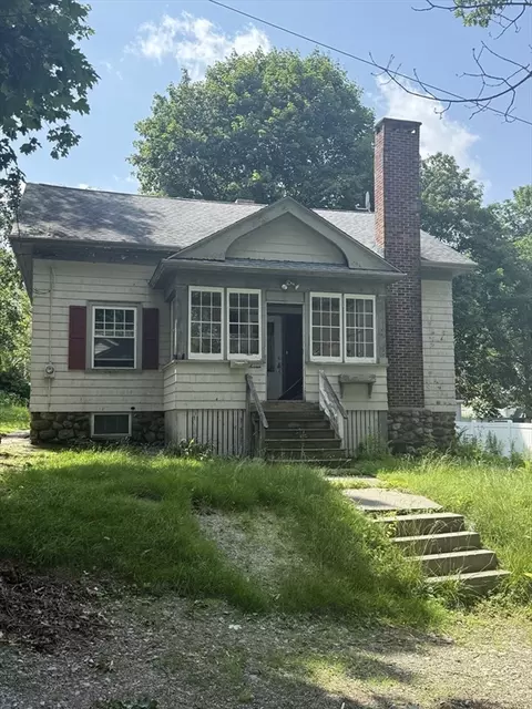 7 Albemarle St, Worcester, MA 01605