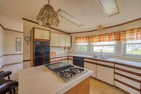 6 Emerald Pl, Raynham, MA 02767 photo 9