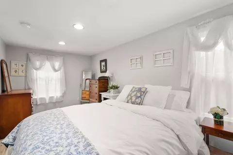 47 Chippewa Dr, Buzzards Bay, MA 02532 photo 11