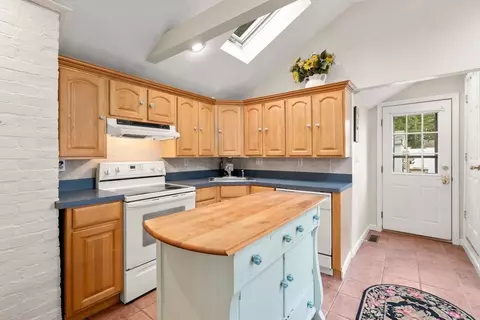 47 Chippewa Dr, Buzzards Bay, MA 02532 photo 6