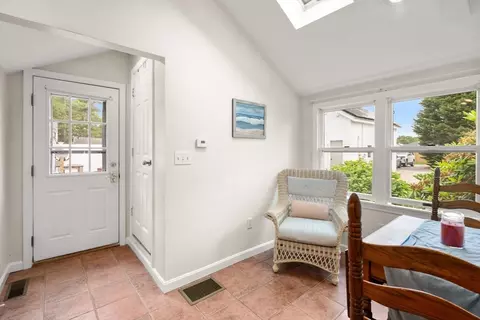 47 Chippewa Dr, Buzzards Bay, MA 02532 photo 9