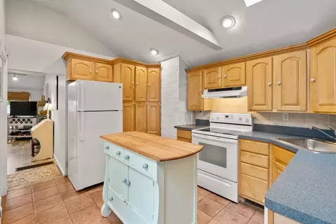 47 Chippewa Dr, Buzzards Bay, MA 02532 photo 4